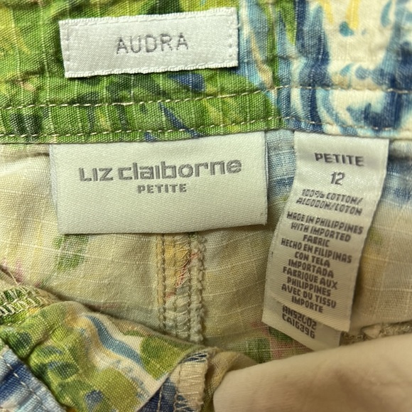 Cropped Tropical Print Pants - Picture 4 of 5